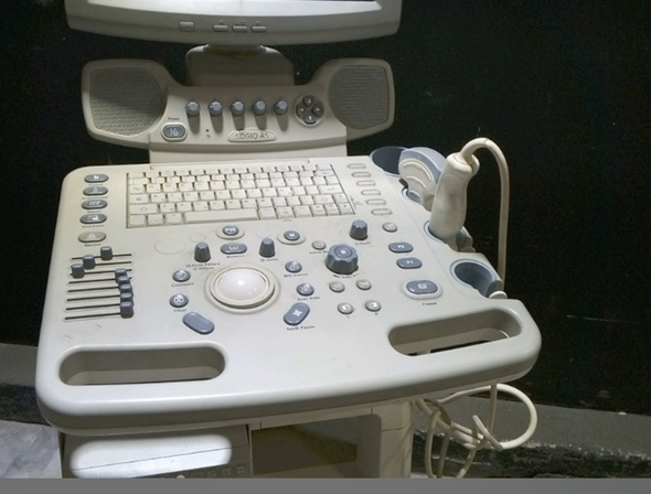 GE LOGIQ A5 ULTRASOUND MACHINE WITH 1 PROBES (4C)