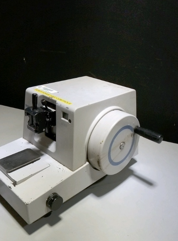 SHANDON AS 325 MICROTOME